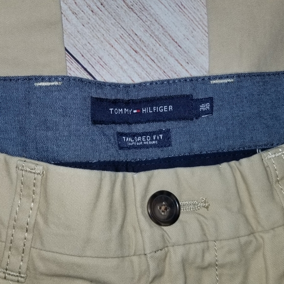 NWT Tommy Hilfiger Tan Khakis Men's Size 36/30 - Picture 3 of 5